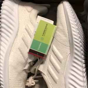 🎊HP🎊 Adidas White alpha bounce CR